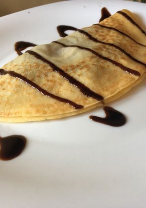 Una foto de Crepes de queso de cabra y mermelada de arándanos
