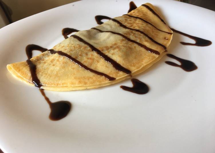 Crepes de queso de cabra y mermelada de arándanos