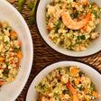 Tabulé de langostinos con nísperos y edamame