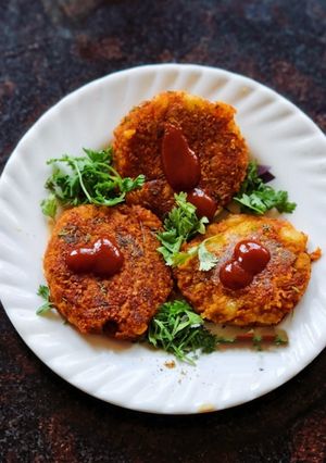 A picture of Rice Aloo Patties.