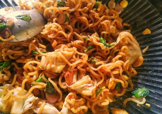 Resep Indomie Goreng Pedas Oleh Saluna Mahira Cookpad