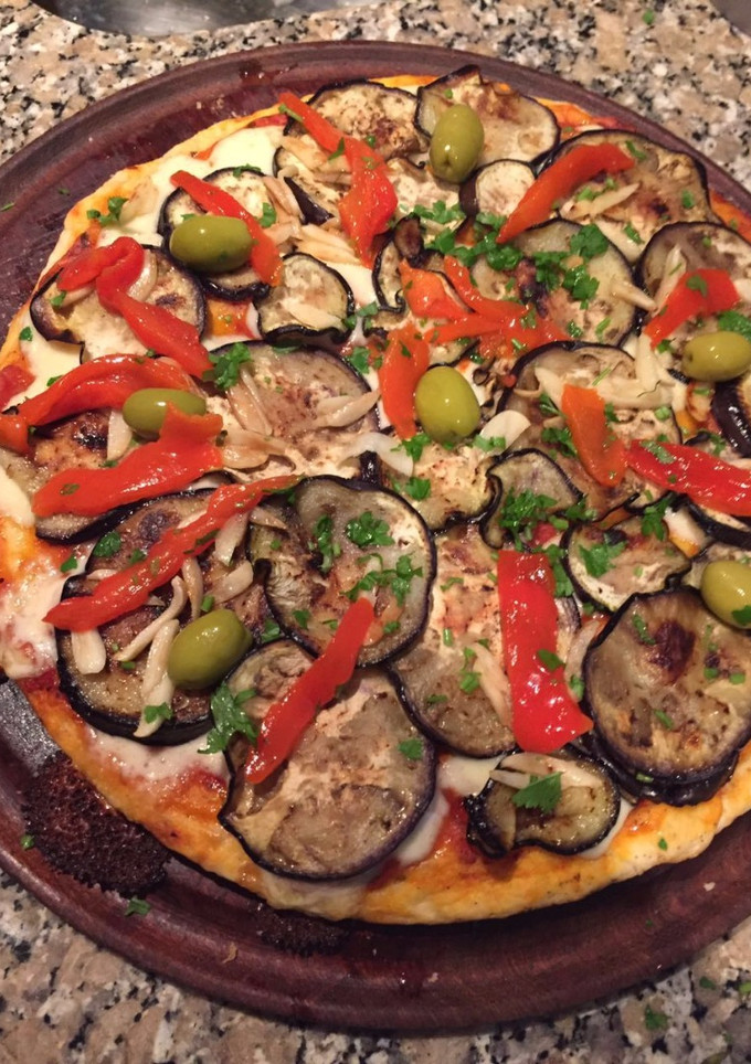 Una foto de Pizza de berenjenas