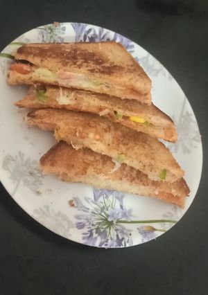 ब्रेड पिज़्ज़ा सैंडविच (Bread pizza sandwich Recipe in Hindi) रेसिपी मुख्य फोटो