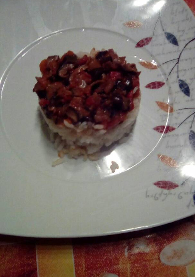 Una foto de Timbal de arroz, hortalizas y setas variadas