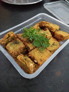 कोथिम्बीर वादी (Kothimbir Vadi recipe in hindi) रेसिपी मुख्य फोटो