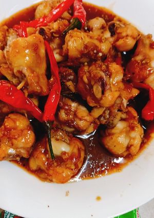 Hình của món Gà kho sả ớt.