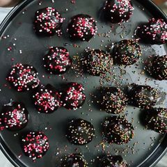 A picture of Chocolate cake pops.