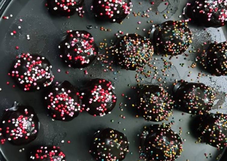 Steps to Prepare Homemade Chocolate cake pops