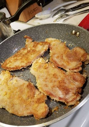 A picture of No Egg Cracker Crusted Pork Chops.