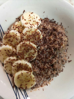 Una foto de Avena con cacao y plátano