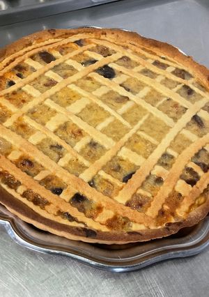 Une photo de Tarte aux figues noires, bananes et abricots secs