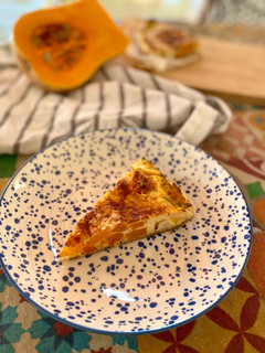 Una foto de Quiche de calabaza, cebolla y romero