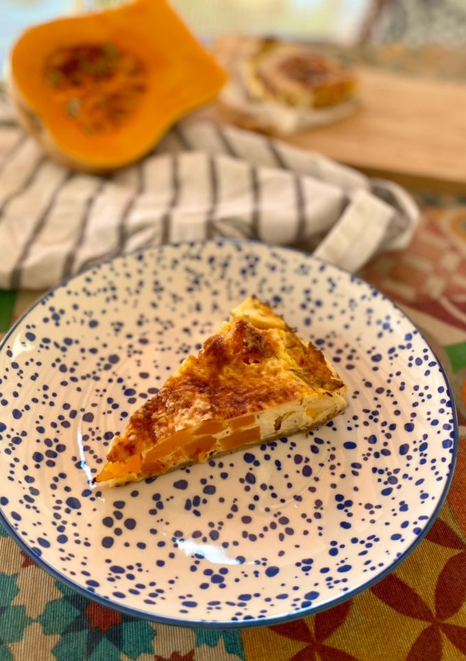Una foto de Quiche de calabaza, cebolla y romero