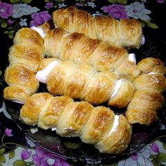 A picture of Cream Rolls.