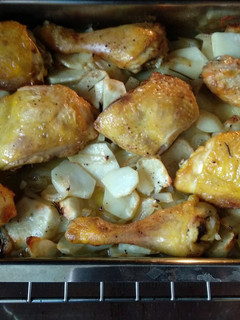 Una foto de Pollo al horno con patatas