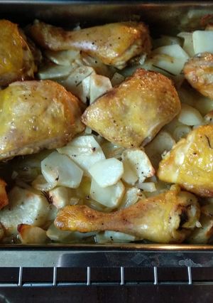 Una foto de Pollo al horno con patatas