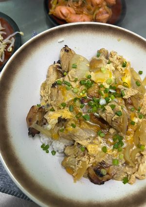 Hình của món Oyakodon - Ẩm thực Nhật.