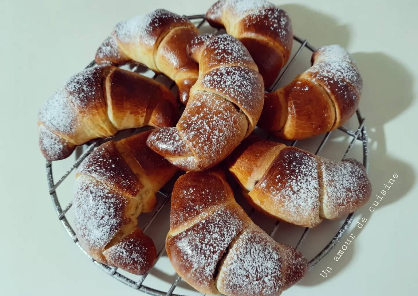 Croissants briochés fourrés au chocolat ☕🥐🍫