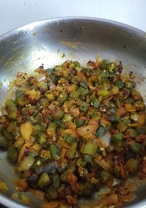 भिंडी फ्राई(bhindi fry recipe in hindi) रेसिपी मुख्य फोटो
