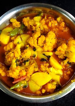 আলু ফুলকপির তরকারি (Aloo Fulkopir tarkari recipe in bengali) রেসিপির প্রধান ছবি