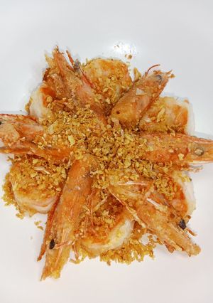 รูปของ กุ้งขาวทอดโรยกระเทียมเจียว | Fried Shrimps with Fried Garlic