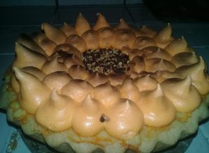 Una foto de Orange pie🍊🍊🍊!!! Con praliné de chocolate y almendras