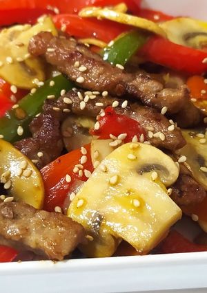 Una foto de Salteado de ternera con verduras