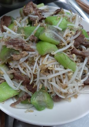 Hình của món Giá mướp xào thịt bò.