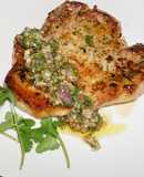 Chuletas de cerdo con salsa de cilantro