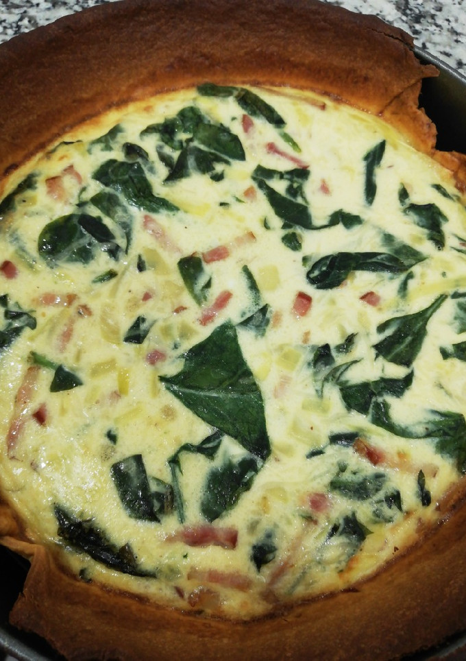 Una foto de Quiche de espinacas y queso brie