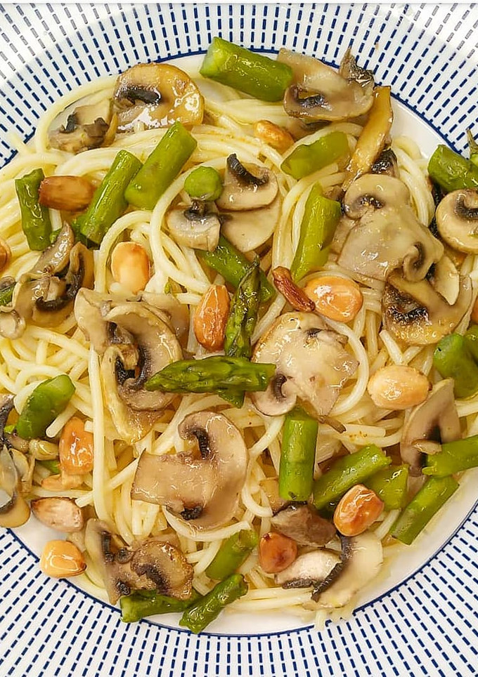 Una foto de Espaguetis con verduras