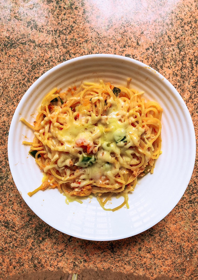 Una foto de Spaghetti con calabacín y atún
