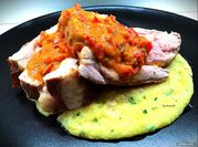 Una foto di polenta e carne