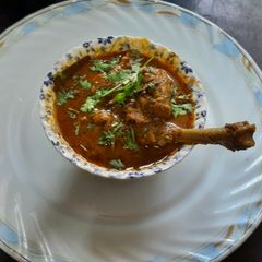A picture of Nagpuri special dish spicy saoji chicken gravy.