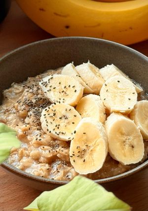 Une photo de 💚 Porridge aux flocons d’avoine, banane en topping