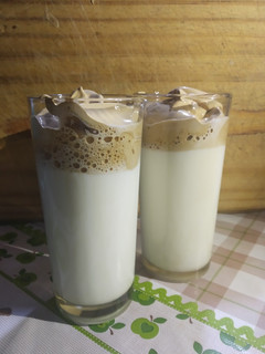 Una foto de Café dalgona fácil y rápido