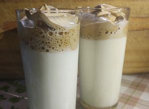 Una foto de Café dalgona fácil y rápido