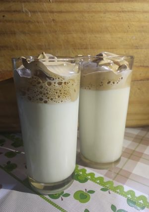 Una foto de Café dalgona fácil y rápido