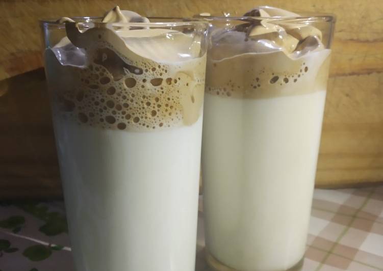 Café dalgona fácil y rápido