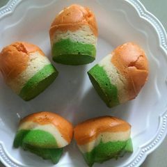 A picture of Tricolour vanilla cup cake.