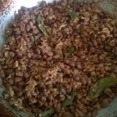 A picture of Unakkapayar thoran (brown beans).