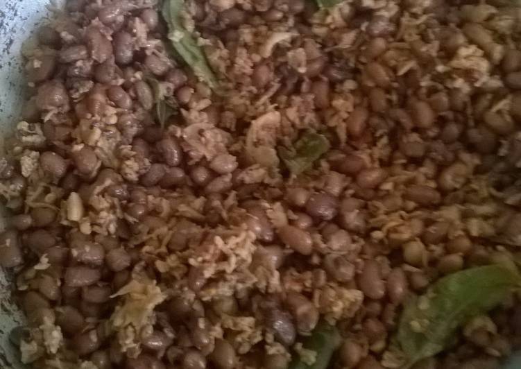 How to Make Super Quick Homemade Unakkapayar thoran (brown beans)
