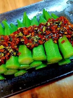 涼拌秋葵佐蒜辣醬 的食譜成品照片