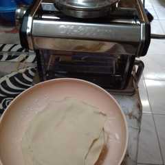 Kulit dimsum ekonomis, tipis dan lentur রেসিপির প্রধান ছবি