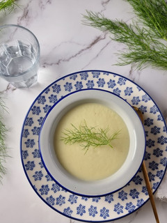 Una foto de Crema de colinabo, hinojo y manzana