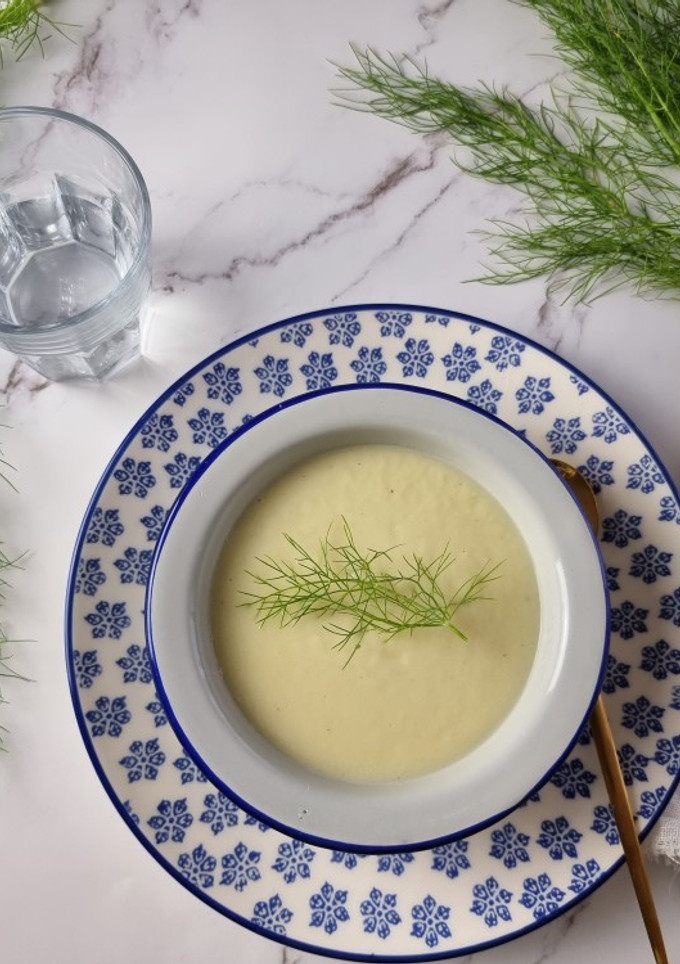 Una foto de Crema de colinabo, hinojo y manzana