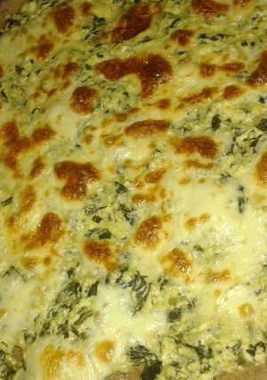 Una foto de Pizza integral con verdura y ricota