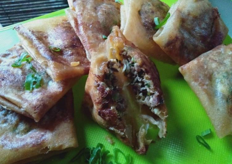 Lumpia isi daging sapi