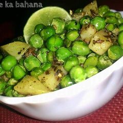 A picture of Aloo matar Ghugni.