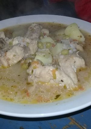 Una foto de Caldo de pollo, hecho a mi manera 😉